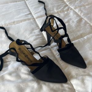 Yves Saint Laurent closed toe heel